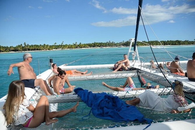 Party Boat Booze Cruise - Crucero con bebidas y Fiesta en Barco - Live Entertainment on Board: Why the Crew Matters
