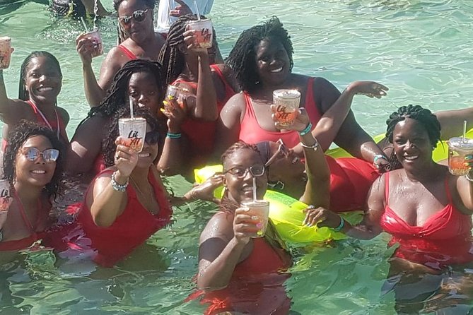 Party Boat in Punta Cana - Booze Cruse - Group size of up to 120: big fun, shared water, and crowd timing
