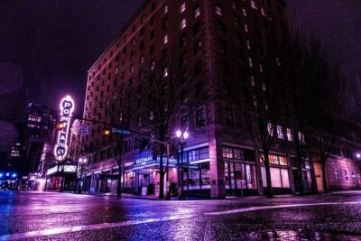 Portland: Ghosts Boos and Booze Haunted Pub Crawl - Meeting at The Benson Hotel: The lantern sets the tone
