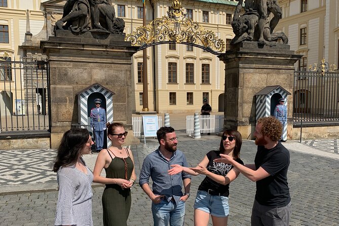Prague Castle and Pubs Tour with Drinks Included - Stop 3: Schwarzenberský Palace area and a quick drink with views