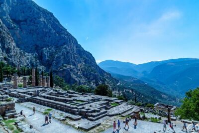Private Delphi and Hosios Loukas Monastery - Great Lunch and Drinks Included - The drive into Delphi: use the quiet time wisely