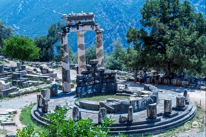 Private Delphi and Hosios Loukas Monastery - Great Lunch and Drinks Included - Arachova break: mountain town views plus a real pause