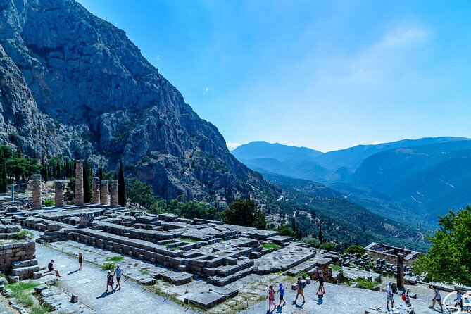 Private Delphi and Hosios Loukas Monastery - Great Lunch and Drinks Included - The drive into Delphi: use the quiet time wisely