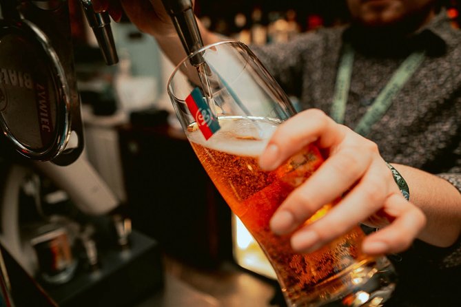 Pub Crawl + Unlimited Drinks + VIP entry + Drinking Games & Photographer - Crowd Size Reality: Up to 100 People, So Stay With the Crew