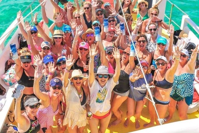 Punta Cana Booze Cruise, Snorkeling, Bar Entertainment Open Bar - What’s included: open bar cocktails and a nightclub-grade music setup