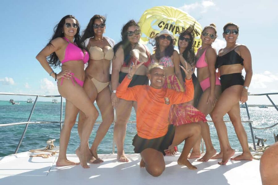 Punta Cana: Booze Cruise with Snorkel and Natural Pool Stop - When weather changes the mood (but not the plan)