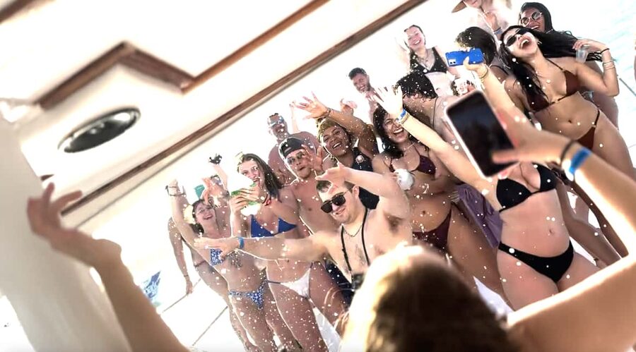 Punta Cana: Booze Cruise with Snorkel and Natural Pool Stop - La Piscina Natural: waist-deep warm water plus a floating bar