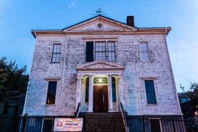 Richmond Ghosts Boos and Booze Haunted Pub Crawl - Meeting Outside McCormack’s With a Lantern Guide