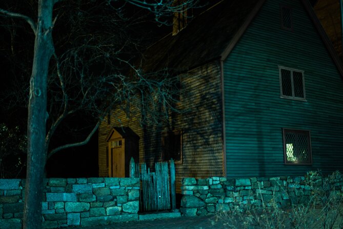 Salem Booze and Brews Haunted Pub Crawl by US Ghost Adventures - Meeting at East India Square: how to start smoothly