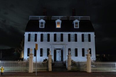 Salem Booze and Brews Haunted Pub Crawl by US Ghost Adventures - Price and value: $36 plus drinks is still a fair deal