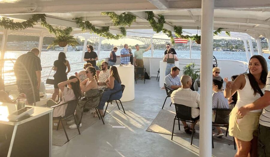 Seattle: Lake Union Happy Hour Cruise - The 5:00 to 7:00 Timeline: What Happens During the Cruise