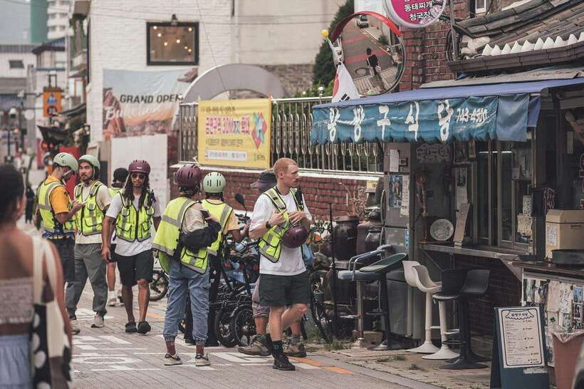 Seoul: Afternoon Ebike tour and "Happy Hour" food and drinks - The guide matters: what you can expect from your English-speaking host