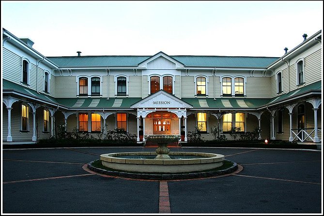 Small group - Napier Premium Wineries+ Beer tour -5.0 - 5.5 hours - Comfort, group size, and pacing (the real reason small tours feel better)