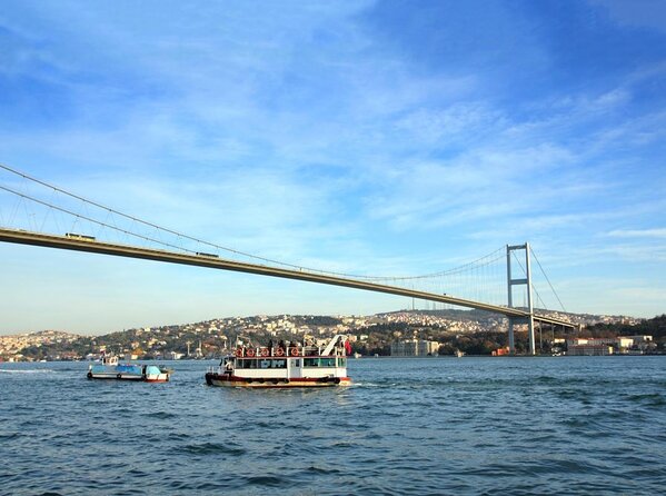 Stage Front Bosphorus Dinner Cruise with Pickup & Drinks included - Key highlights that make this cruise work