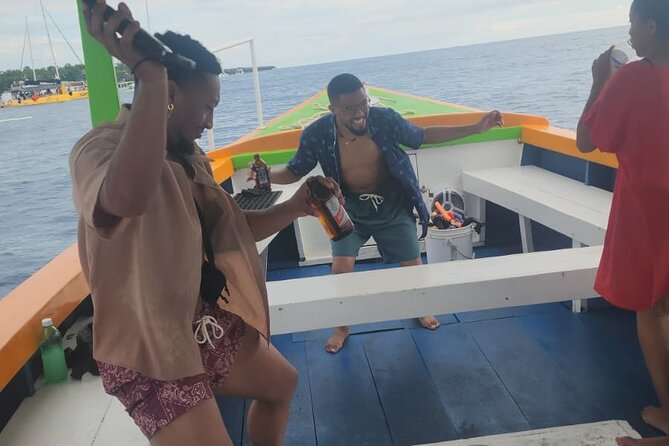 Sunset Booze Cruise in Negril - Safety and staffing: captain plus lifeguard