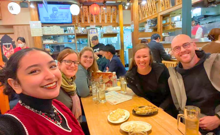 Tokyo: Locals´ Secret Food Tour // Eat like a Japanese - Stop 2: gyoza in a lively spot, choose your flavors