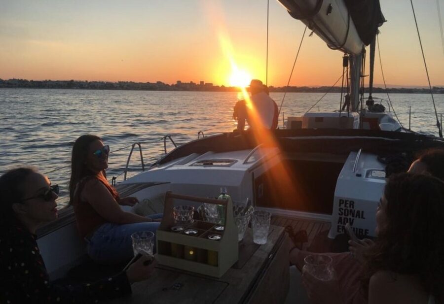 Valencia: Sunset trip in a boat with drinks included - Where the cruise starts: Marina of Valencia, easy to find