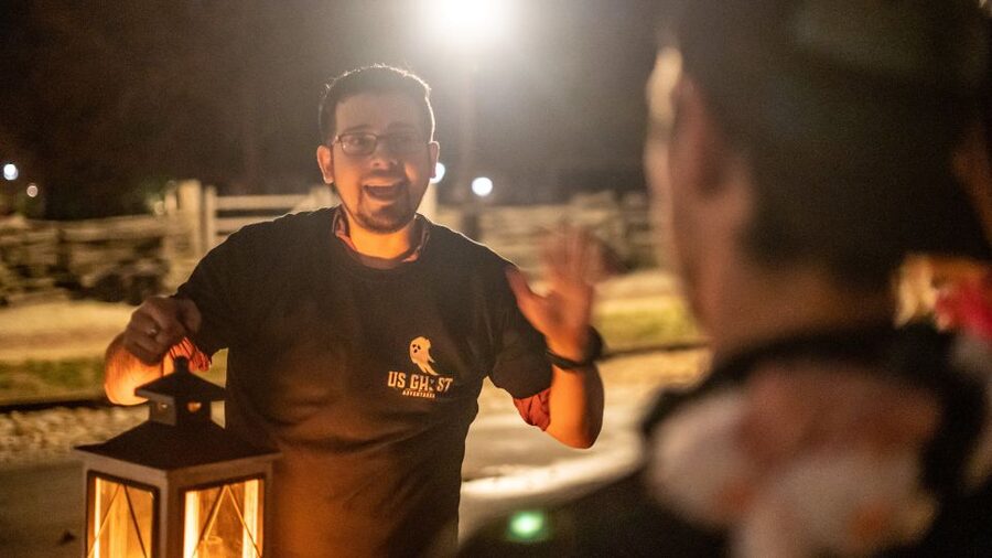Washington DC: Ghosts Boos and Booze Haunted Pub Crawl - Price and value: is $30 a good deal for DC after dark?