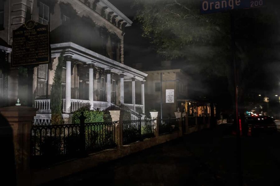 Wilmington: Boos and Booze Haunted Pub Crawl - The Guide Factor: Storytelling Quality Can Change the Whole Night