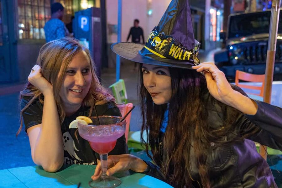 Wilmington: Boos and Booze Haunted Pub Crawl - The 2-Hour Format: How the Walk Keeps the Fun Spooky, Not Exhausting