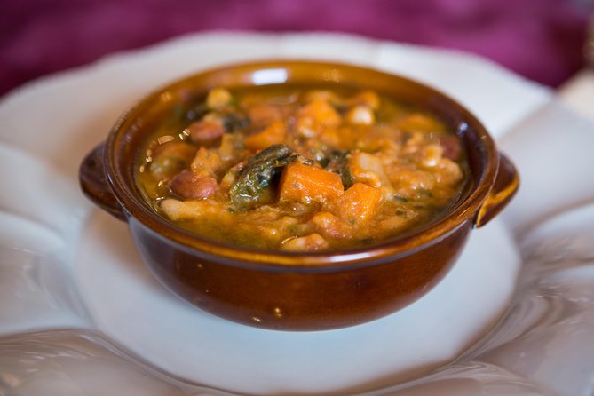 Wine Tasting & Tuscan Lunch - Food and Drinks included - Who this Tuscan lunch-and-wine fits best