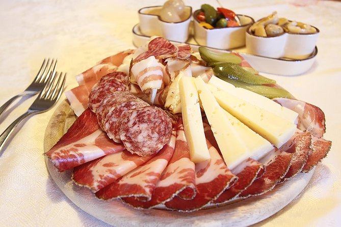 Wine Tasting & Tuscan Lunch - Food and Drinks included - The lunch: cheese, homemade pasta, roast meat, and cantucci
