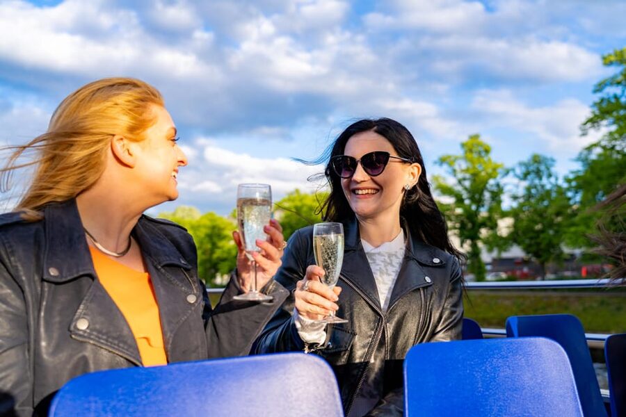 York: 60-Minute 'Happy Hour' Cruise For All Ages - The Captain’s Commentary + Music: Facts With a Fun Edge