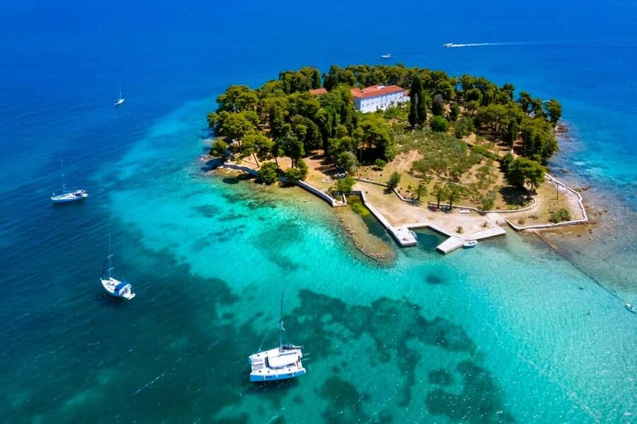 Zadar: Private SpeedBoat Tour to Islands - Drinks Included - From Zadar’s Foša harbor to Kostanj Bay: cruising with real scenery